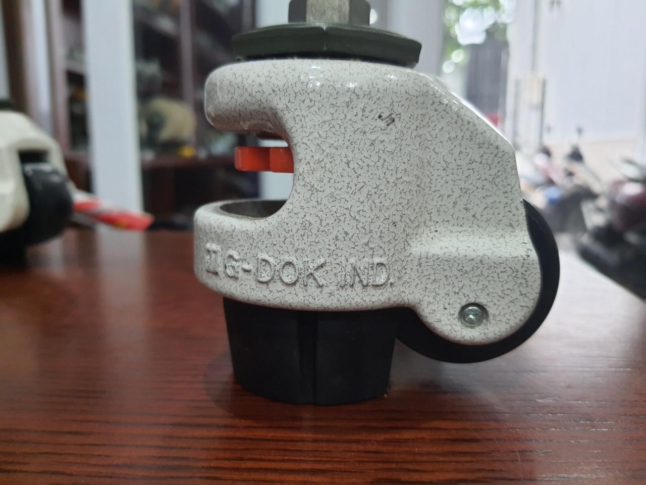 Bánh xe đẩy điều chỉnh độ cao – bánh xe đẩy đa năng 2 trong 1